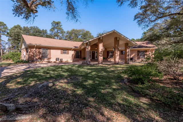 $550,000 | 22 Timberwilde Drive, Huntsville, TX 77320