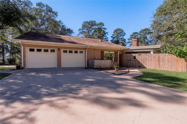 $550,000 | 22 Timberwilde Drive, Huntsville, TX 77320