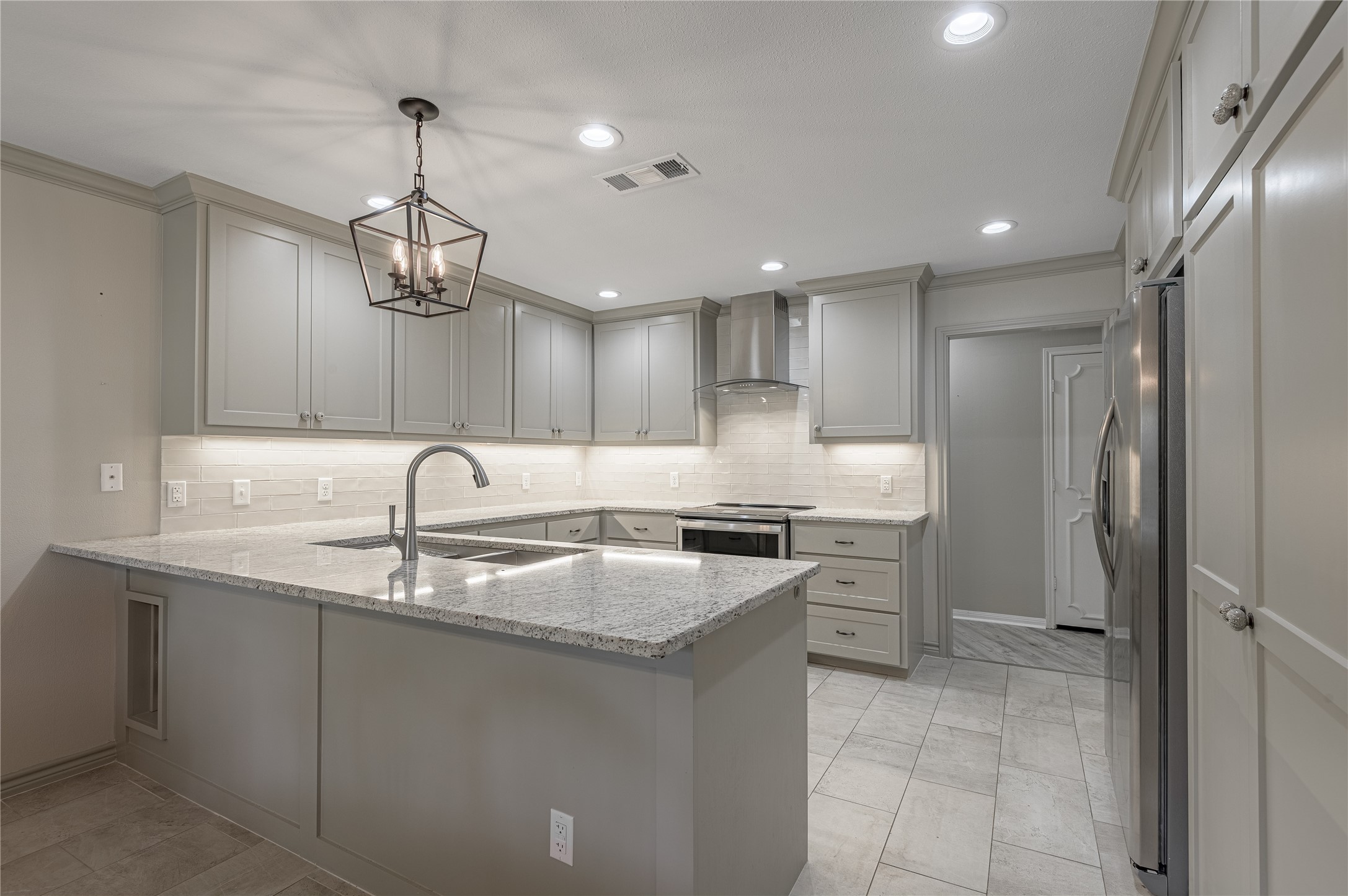 22 Timberwilde Drive Huntsville, TX 77320 - Photo 10 of 44 Recently renovated kitchen
