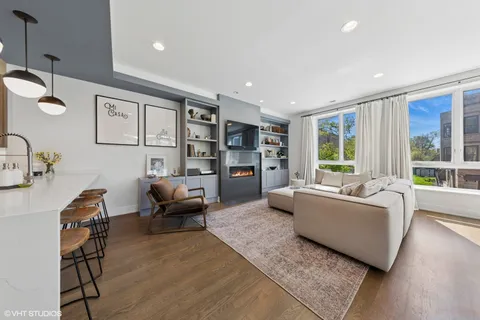 $675,000 | 1017 North California Avenue, Unit 2, Chicago, IL 60622