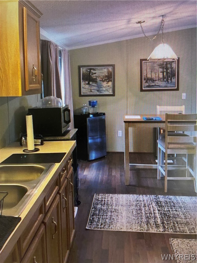 6035 South Transit Road Lockport Town, NY 14094 - Photo 14 of 32 LAMINENT FLOORING