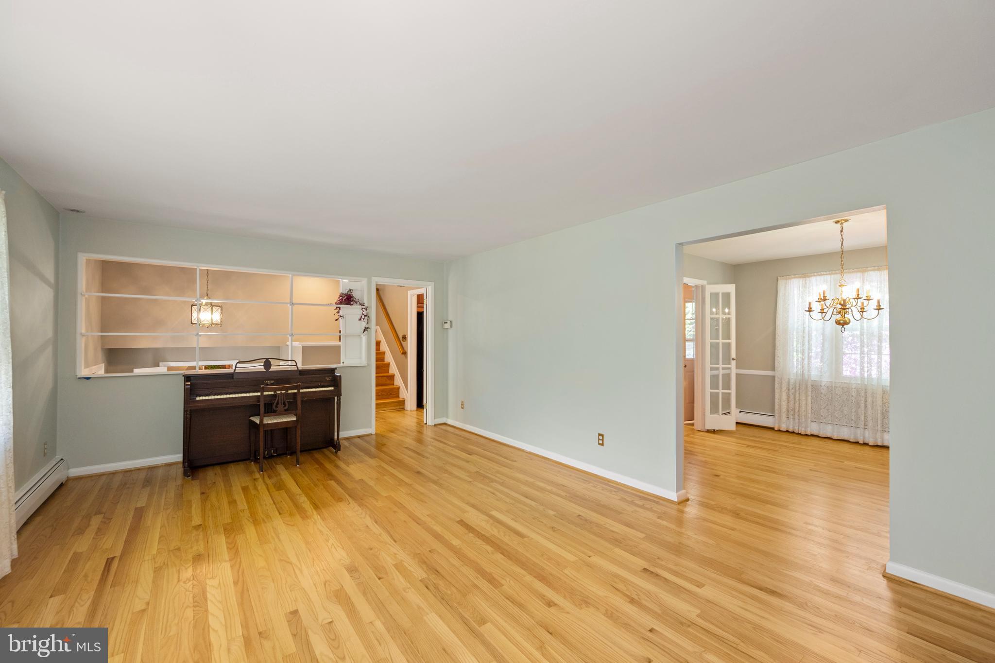 10057 Fox Den Road Ellicott City, MD 21042 - Photo 12 of 43 Living room