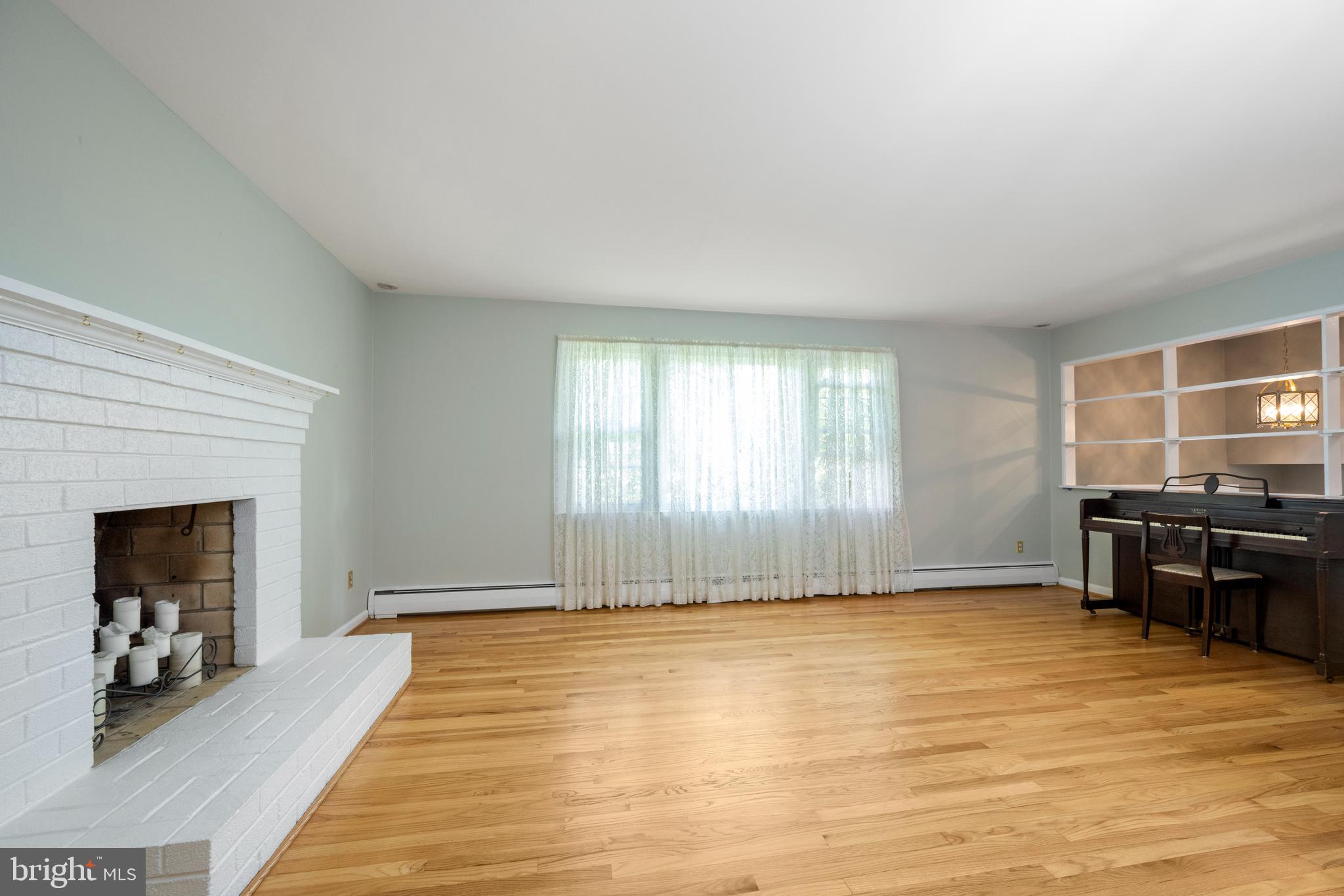 10057 Fox Den Road Ellicott City, MD 21042 - Photo 13 of 43 Living room
