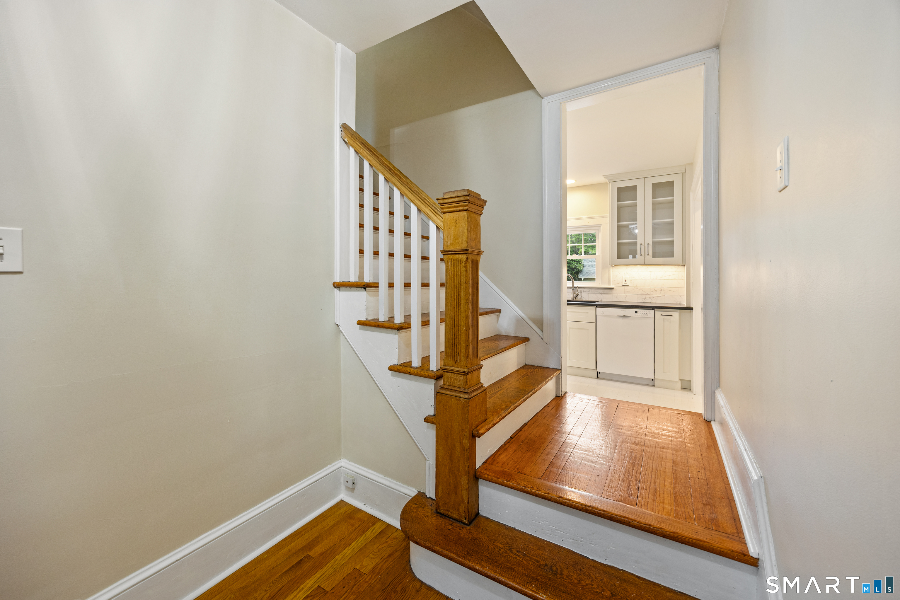34 Clintonville Road North Haven, CT 06473 - Photo 23 of 40 1st Floor Foyer/Stairwell