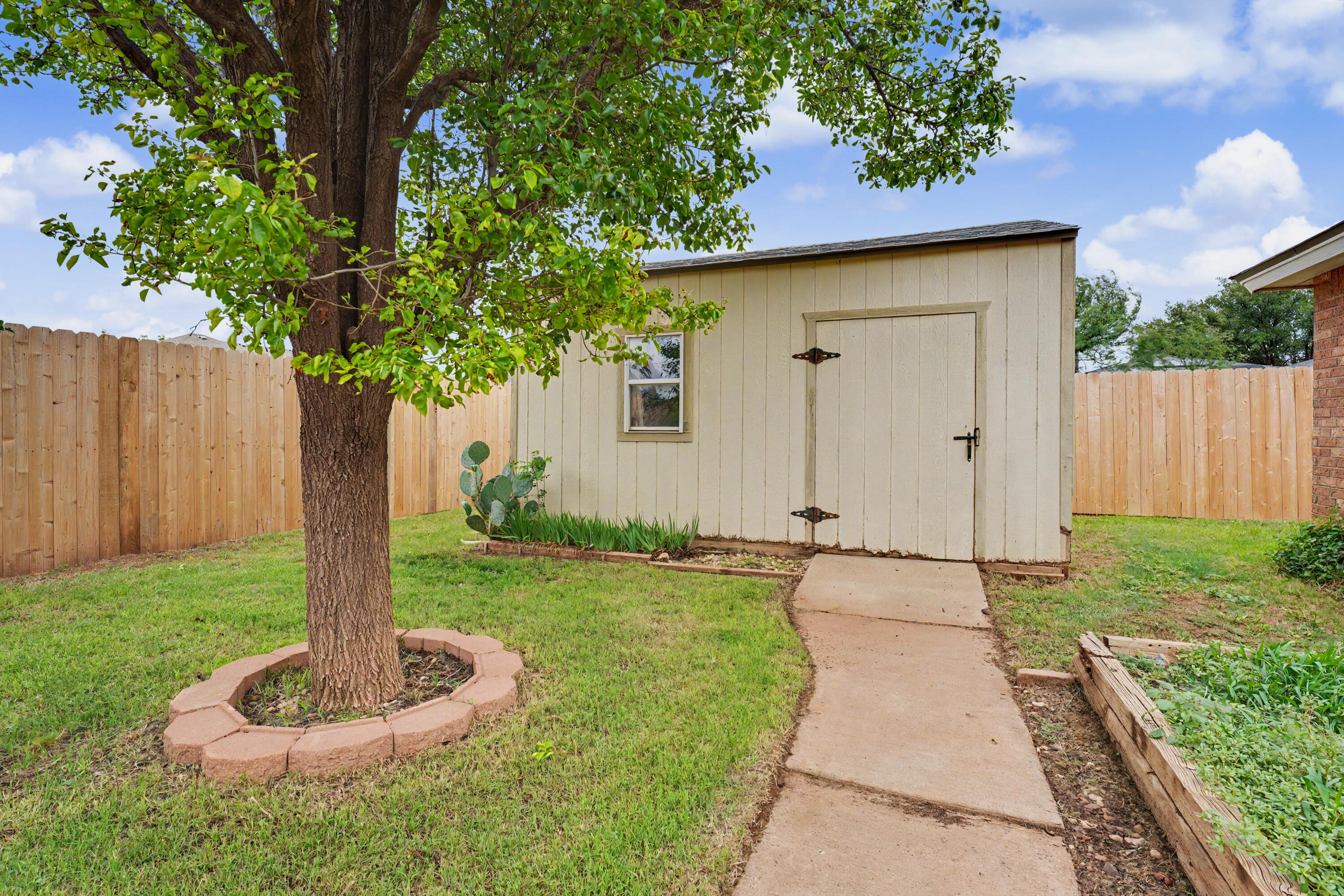 6208 15th Street Lubbock, TX 79416 - Photo 25 of 26 DSC02907