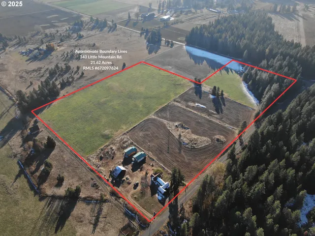 an aerial view of a tennis ground