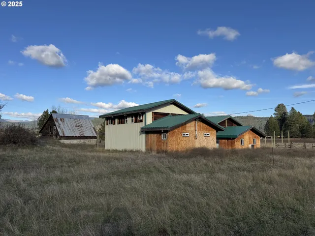 a view of a outdoor space