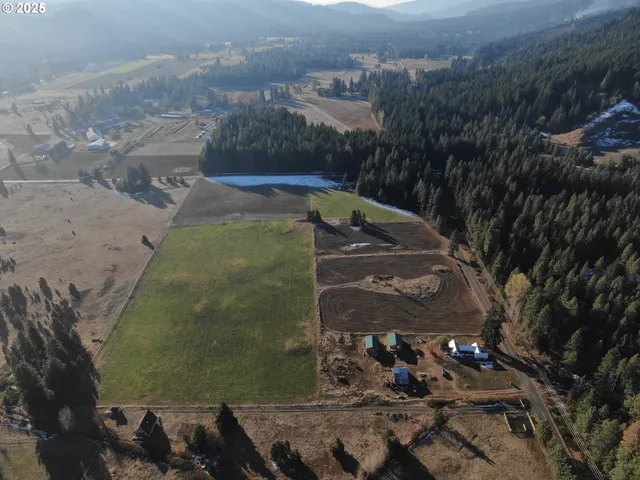 a view of a tennis court