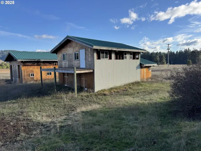 a house view with a backyard space