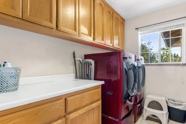 a picture of a very nice looking exterior