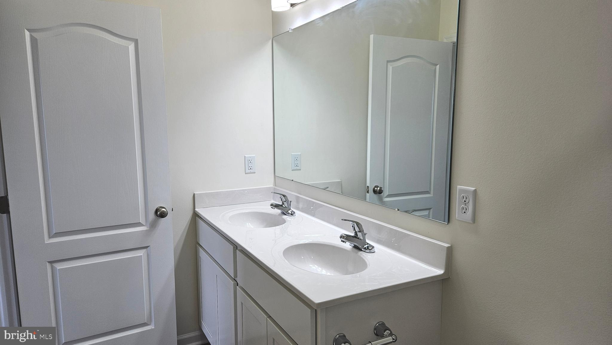 246 Doylestown Road Smyrna, DE 19977 - Photo 22 of 39 Owner's Bath