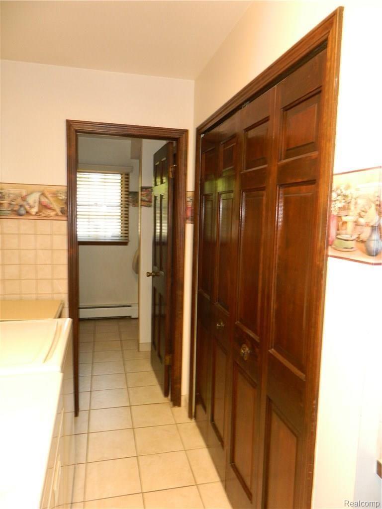 23113 Currie Road South Lyon, MI 48178 - Photo 33 of 49 Laundry/mudroom