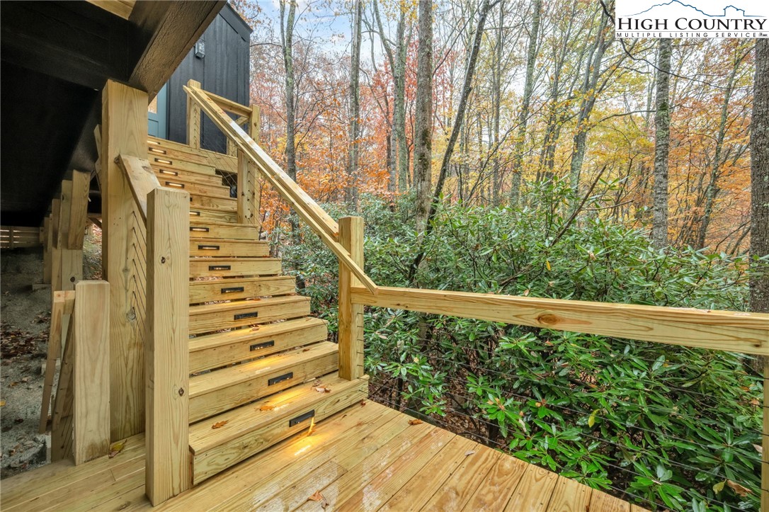 106 Jackpine Road Beech Mountain, NC 28604 - Photo 28 of 30 a view of balcony with wooden floor and fence