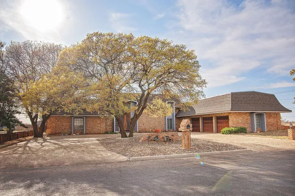 $300,000 | 1407 Mustang Drive, Denver City, TX 79323