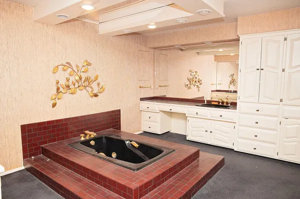 $300,000 | 1407 Mustang Drive, Denver City, TX 79323