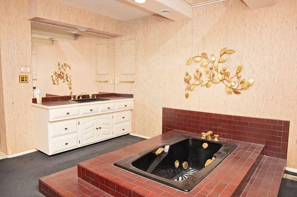 $300,000 | 1407 Mustang Drive, Denver City, TX 79323