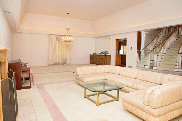 $300,000 | 1407 Mustang Drive, Denver City, TX 79323