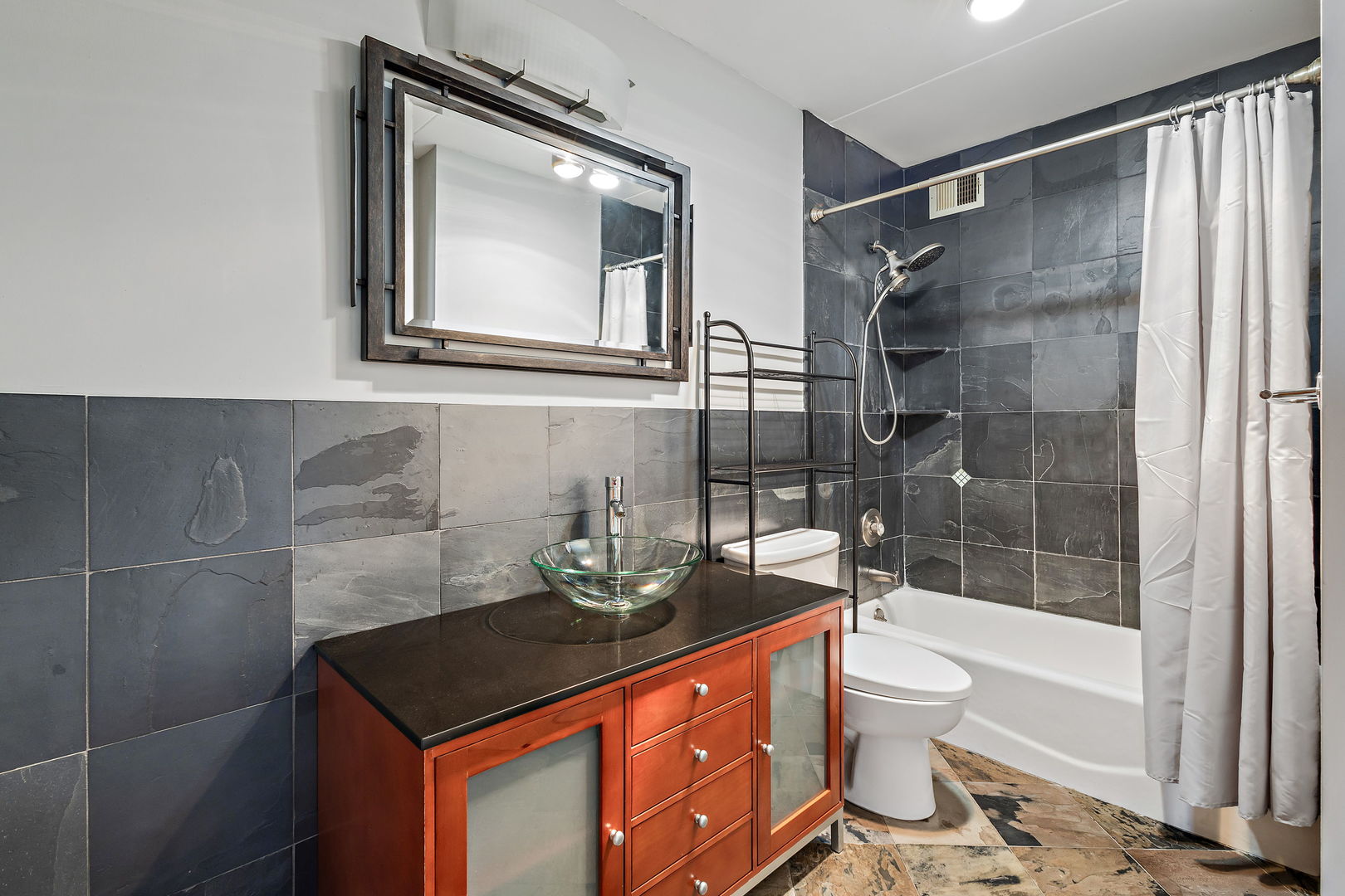 2015 South Finley Road, Unit 712 Lombard, IL 60148 - Photo 13 of 30 Gallery Image 13