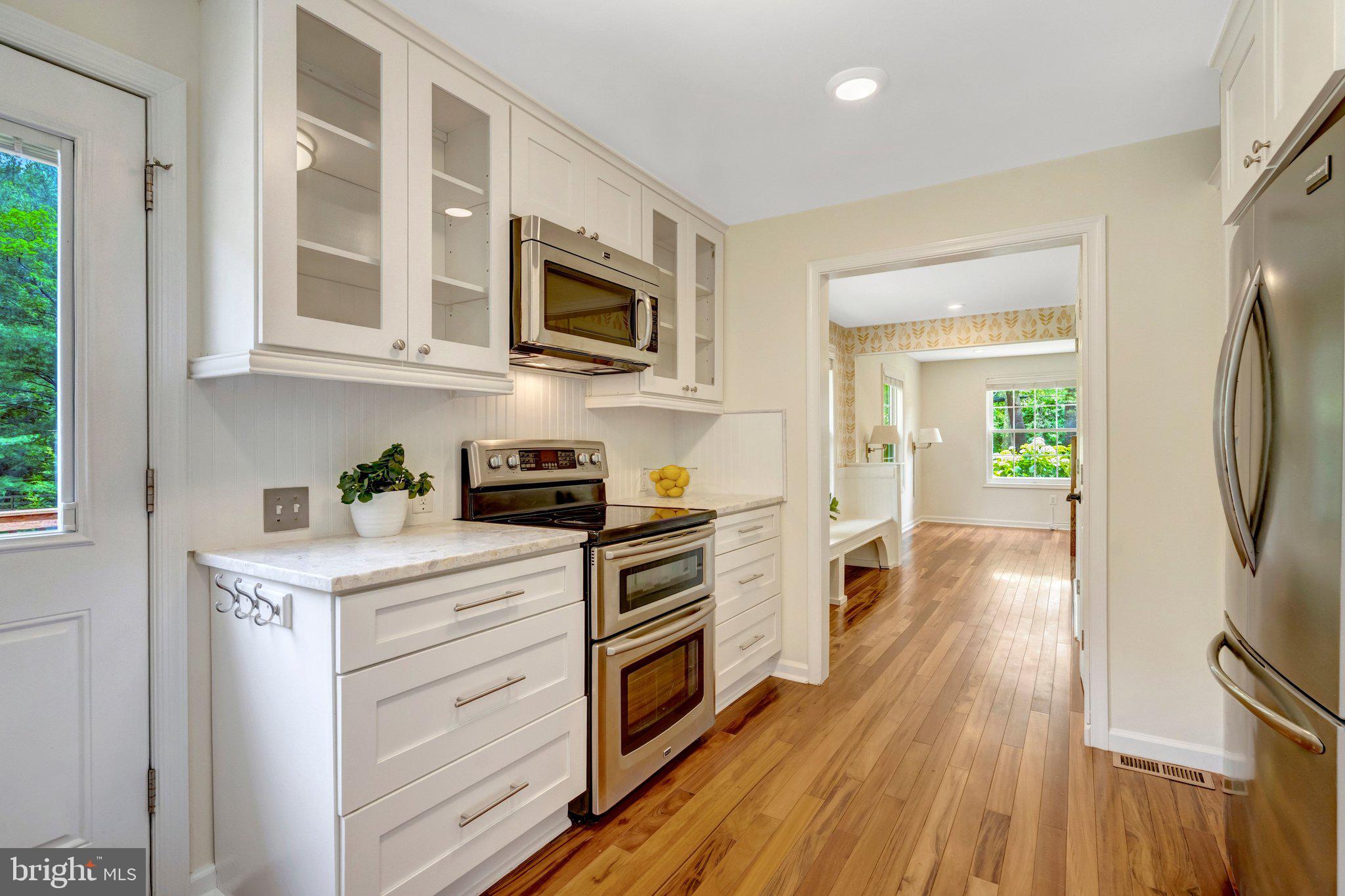 11520 Popes Head Road Fairfax, VA 22030 - Photo 8 of 46