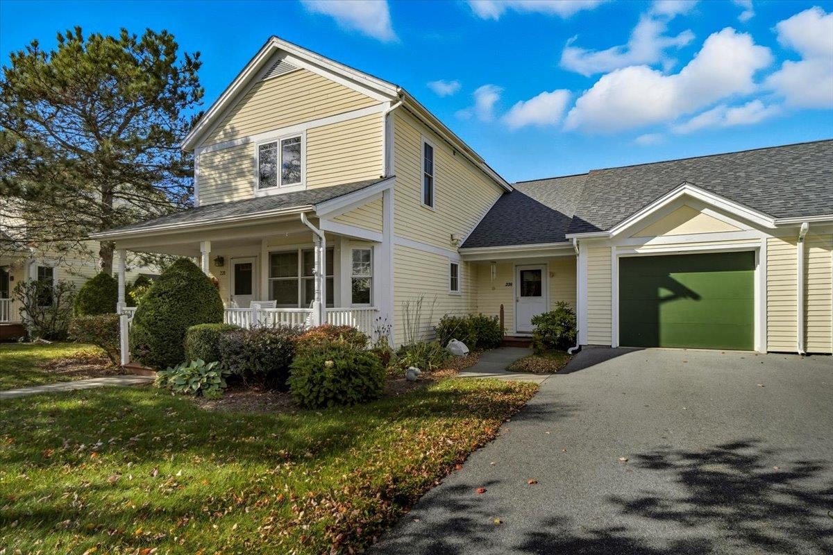 228 Commons Road Williston, VT 05495 - Photo 3 of 36