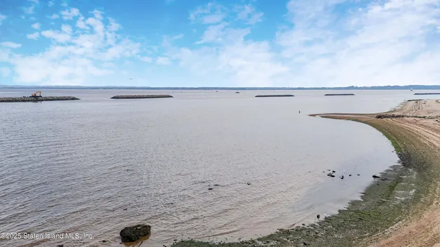 $310,000 | 108 Surfside Plaza | Tottenville