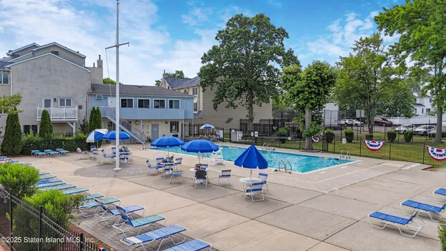 $310,000 | 108 Surfside Plaza | Tottenville