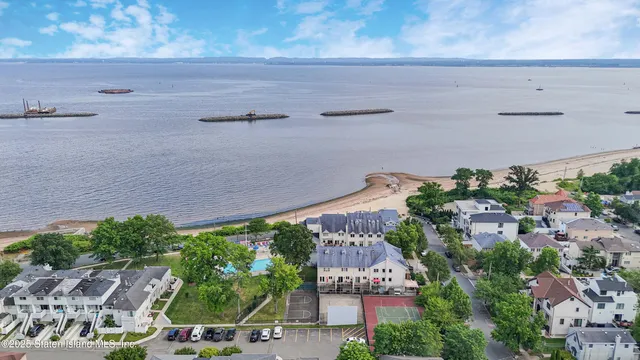 $310,000 | 108 Surfside Plaza | Tottenville
