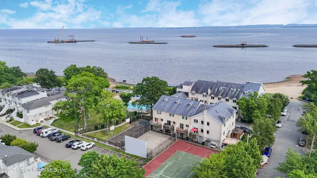 $310,000 | 108 Surfside Plaza | Tottenville