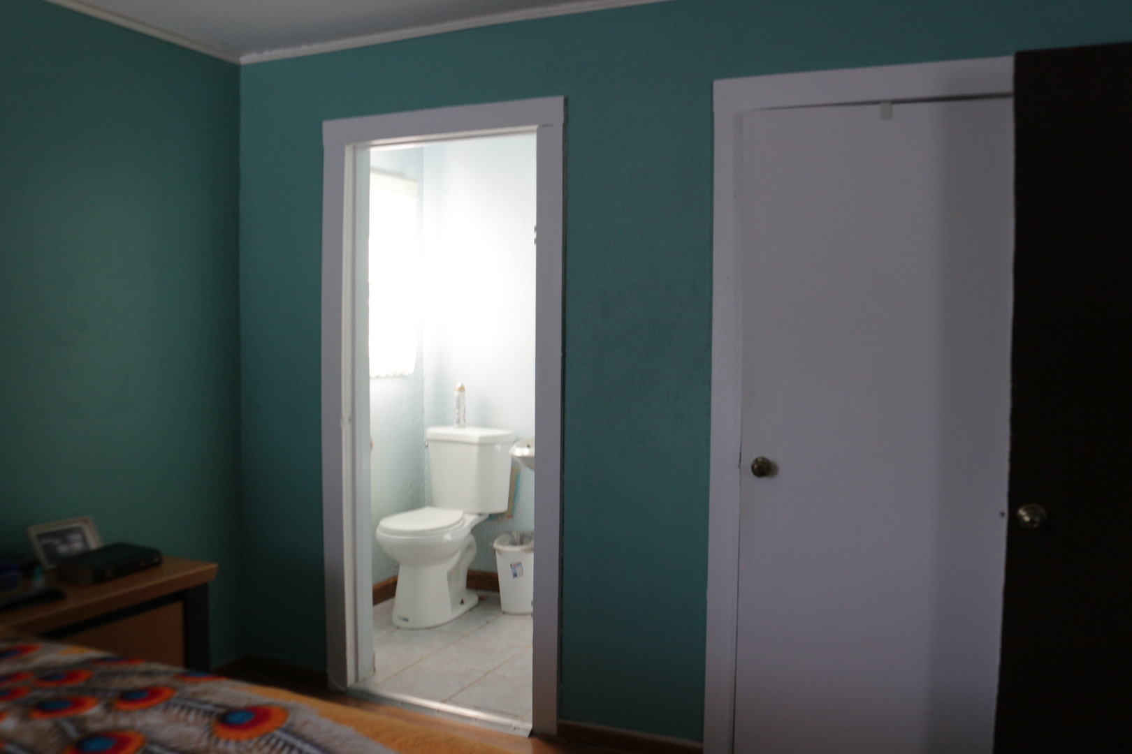 603 North May Street Aurora, IL 60506 - Photo 9 of 26 a bathroom with a toilet