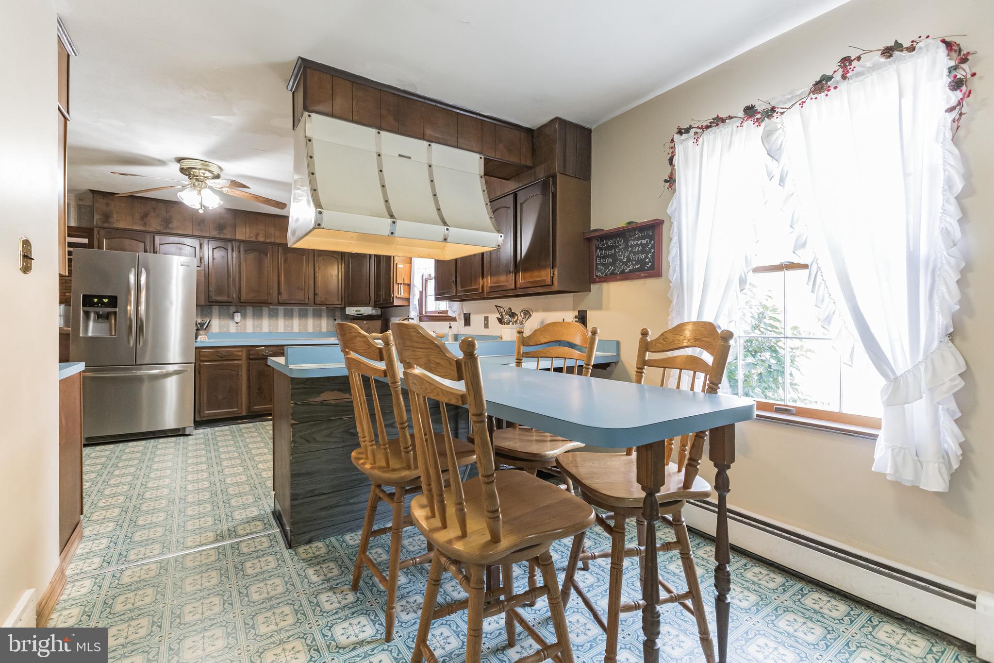 220 Robinson Road Salem, NJ 08079 - Photo 8 of 23 a dining room with stainless steel appliances a table and chairs