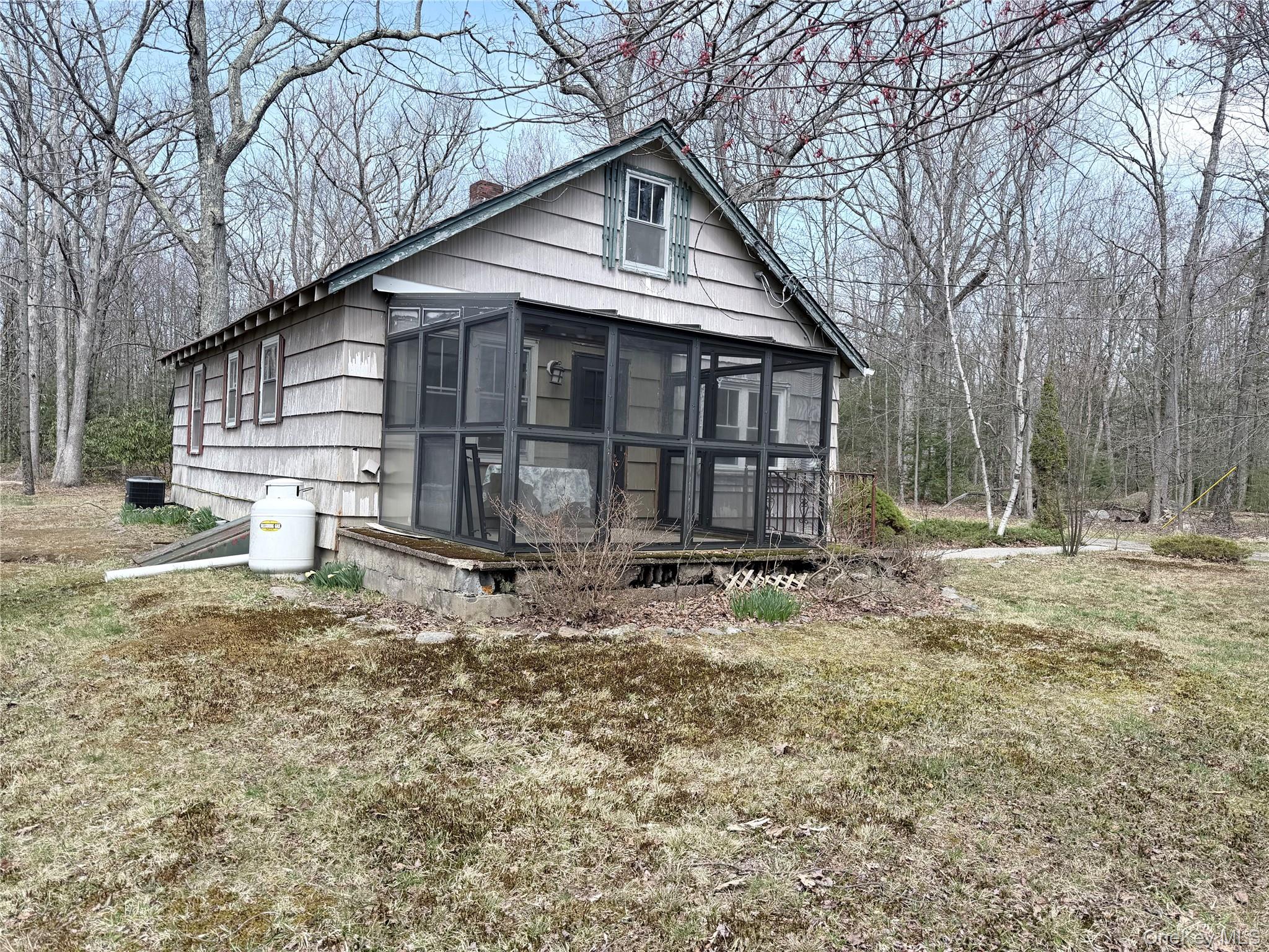 5 Loop Road Wurtsboro, NY 12790 - Photo 2 of 16