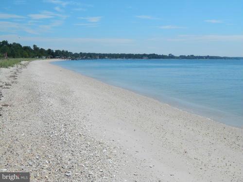 44765 Lighthouse Road Piney Point, MD 20674 - Photo 4 of 29 Luxury beach view of Potomac river