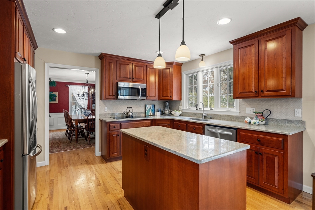 7 Huckleberry Road Hopkinton, MA 01748 - Photo 8 of 41 Gallery Image 8