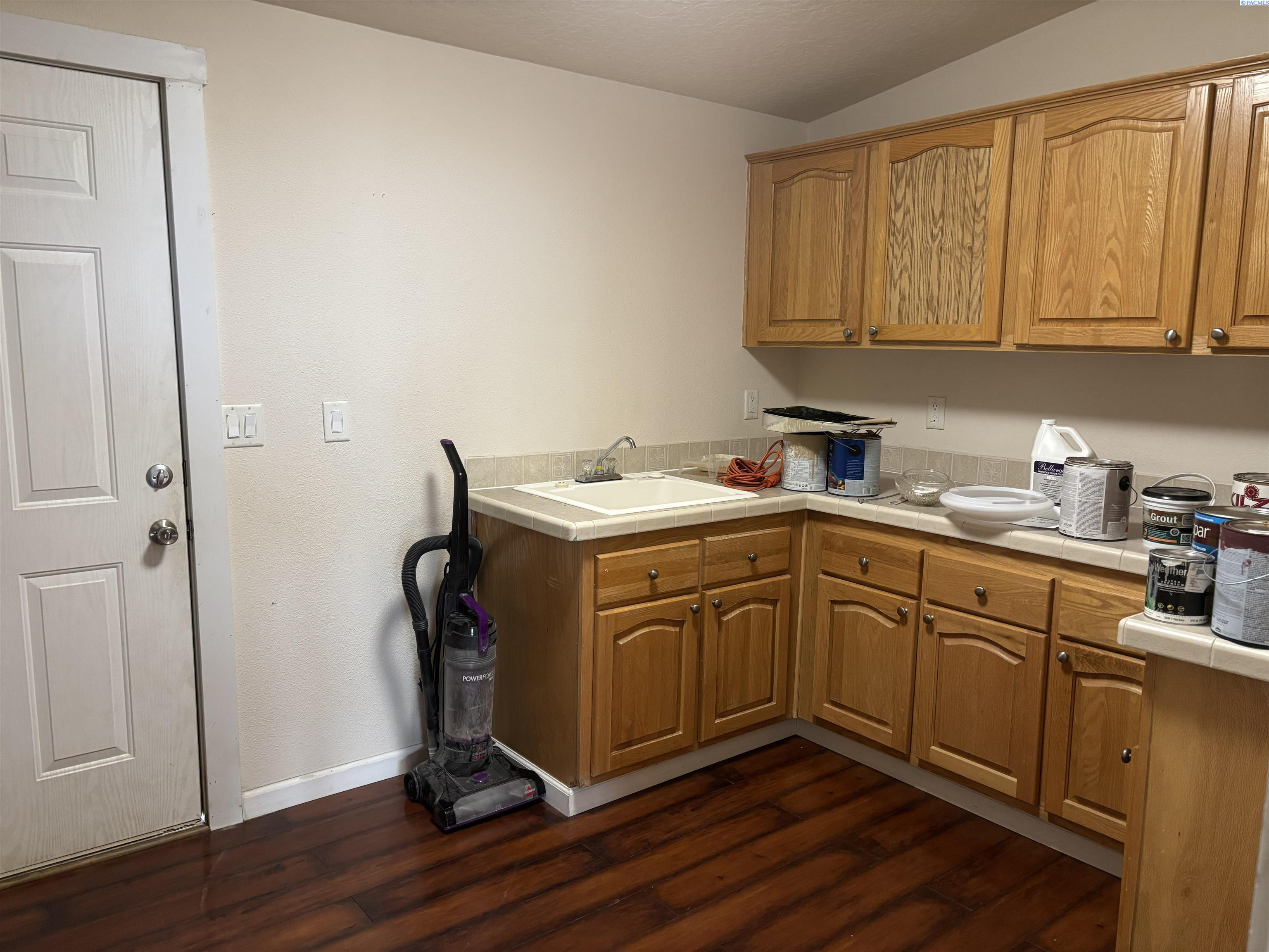 5803 Taylor Flats Road Pasco, WA 99301 - Photo 13 of 28 Gallery Image 13