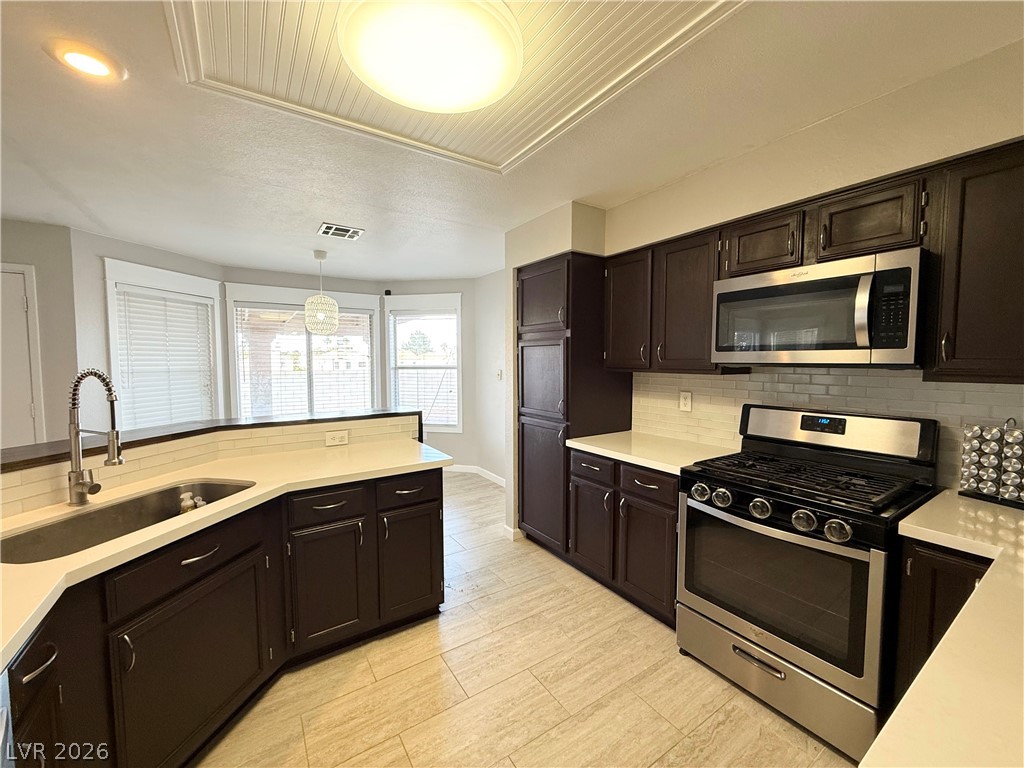 2154 Running River Road Henderson, NV 89074 - Photo 5 of 28 Gallery Image 5