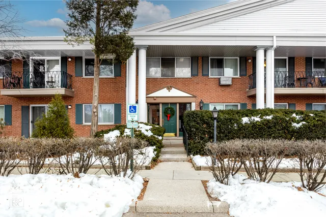 $215,000 | 602 East Algonquin Road, Unit 207, Arlington Heights, IL 60005