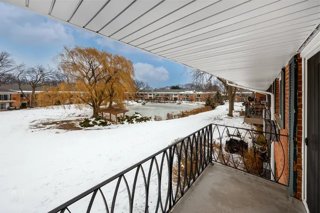 $215,000 | 602 East Algonquin Road, Unit 207, Arlington Heights, IL 60005