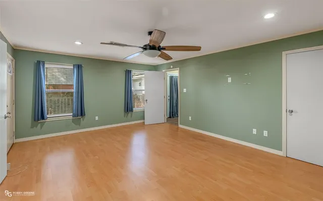 a view of an empty room with a ceiling fan