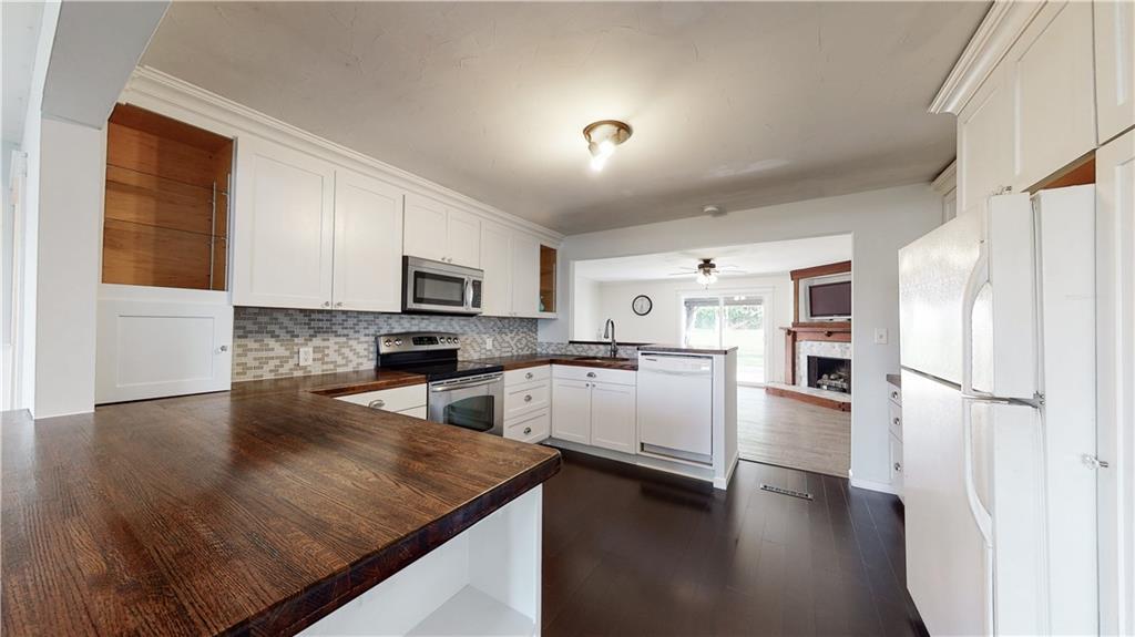 5325 West Smith Valley Road Greenwood, IN 46142 - Photo 4 of 34