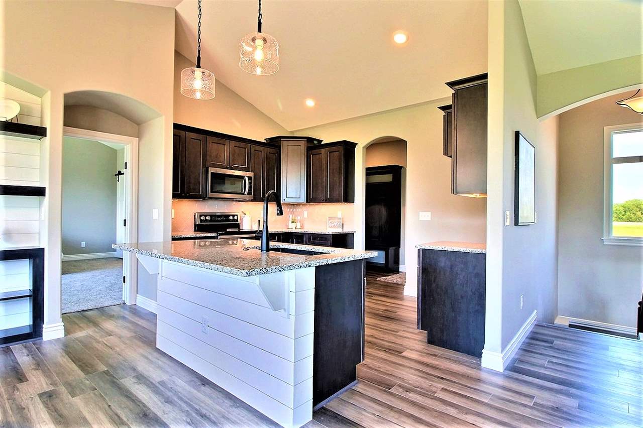 2413 South Spring Hollow Street Wichita, KS 67230 - Photo 9 of 33