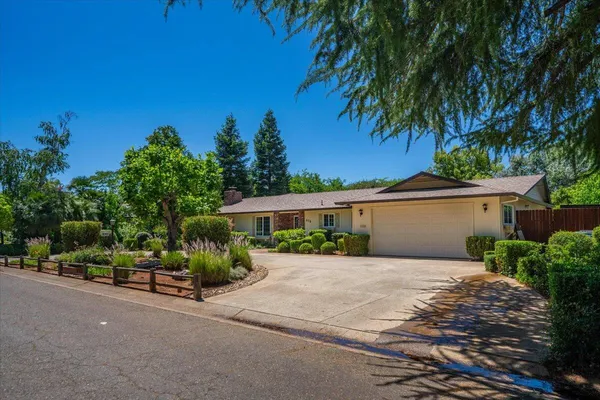 $558,000 | 870 Redbud Drive, Redding, CA 96001
