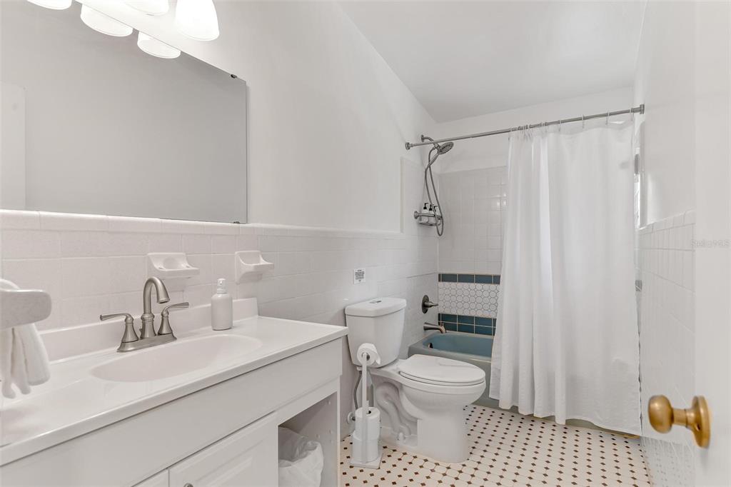 110 Terrapin Road St. Augustine, FL 32086 - Photo 20 of 33 a bathroom with a sink a toilet and shower