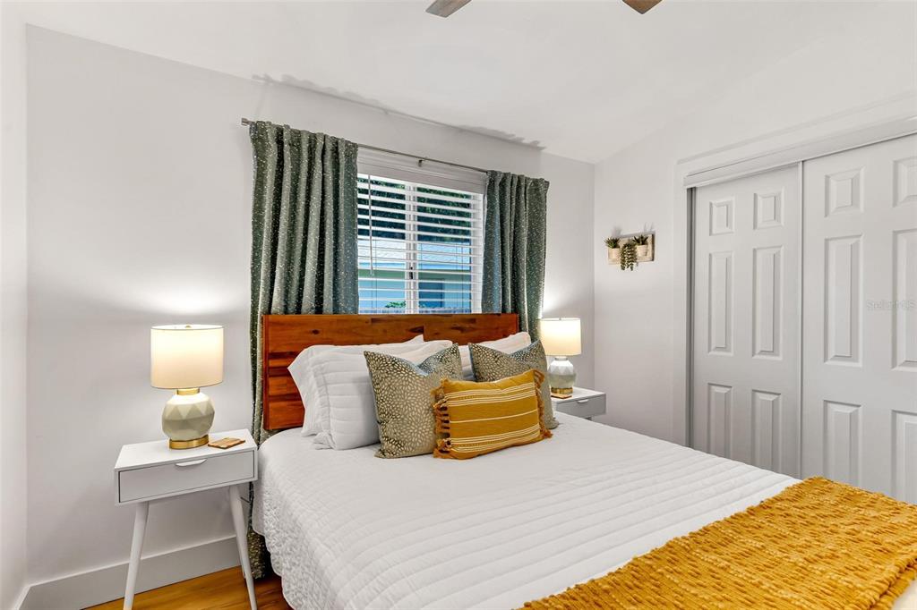 110 Terrapin Road St. Augustine, FL 32086 - Photo 27 of 33 a bedroom with a bed and a lamp