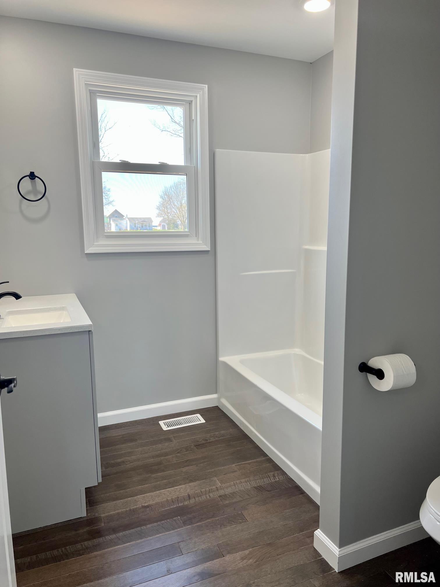 206 South Iowa Street Camp Point, IL 62320 - Photo 5 of 12 Gallery Image 5