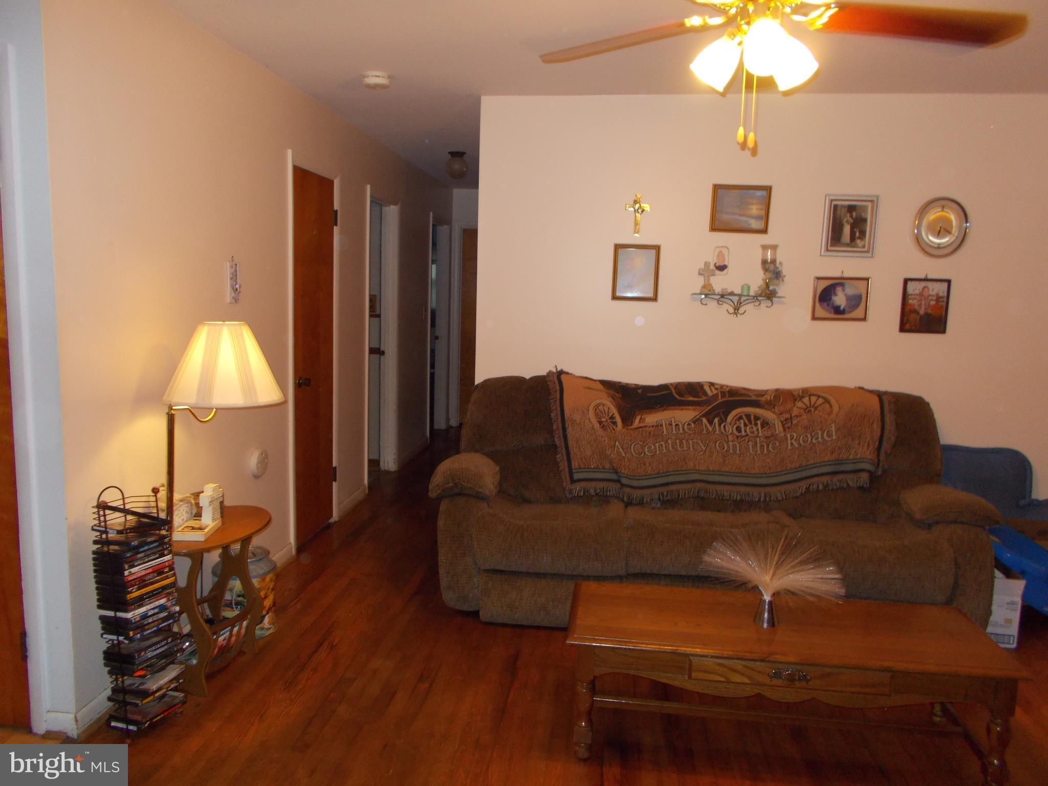 16613 Fairview Road Hagerstown, MD 21740 - Photo 6 of 22 Living Room