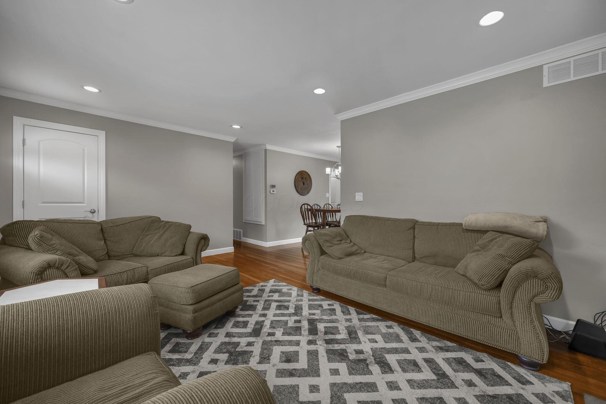 2579 Wickliffe Road Columbus, OH 43221 - Photo 13 of 44 9-web-or-mls-2579-wickliffe-rd