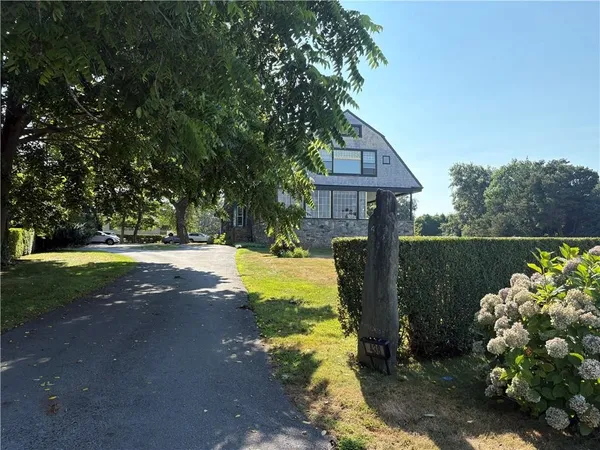 $1,200 | 438 Wolcott Avenue, Unit 5 (STUDIO), Middletown, RI 02842