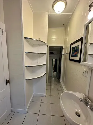 $1,200 | 438 Wolcott Avenue, Unit 5 (STUDIO), Middletown, RI 02842