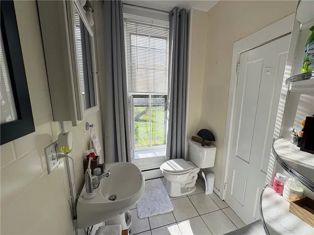 $1,200 | 438 Wolcott Avenue, Unit 5 (STUDIO), Middletown, RI 02842