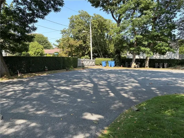 $1,200 | 438 Wolcott Avenue, Unit 5 (STUDIO), Middletown, RI 02842